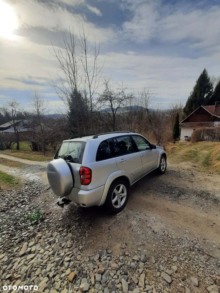 Toyota RAV4 2.0 D-4D 4x4 - 5