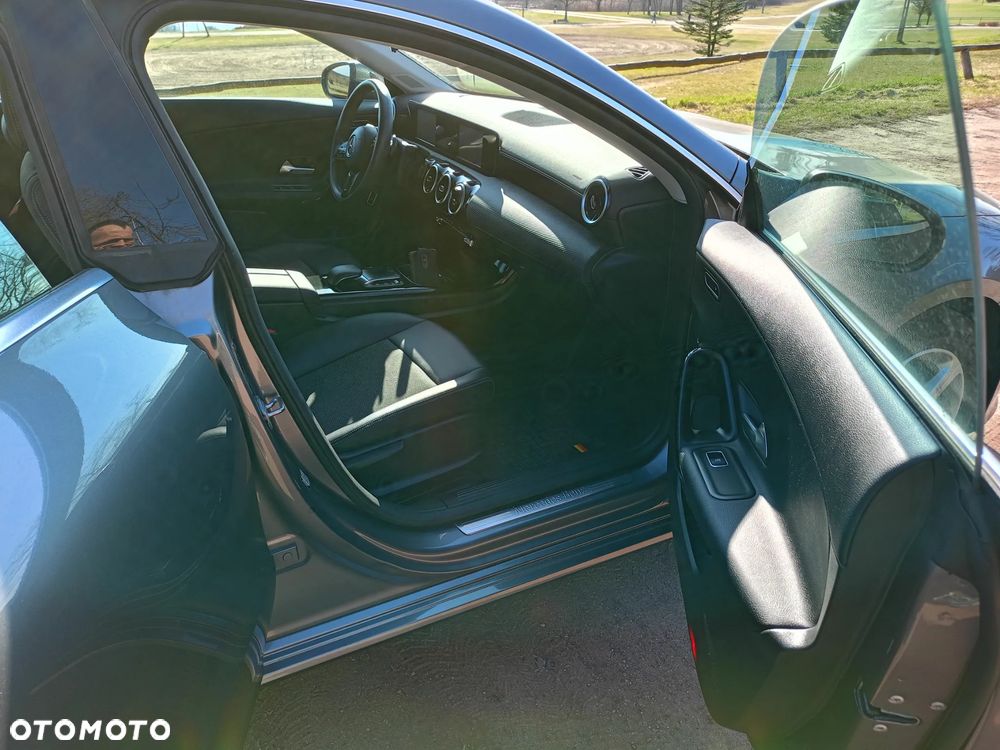 Mercedes-Benz CLA 200 7G-DCT - 24