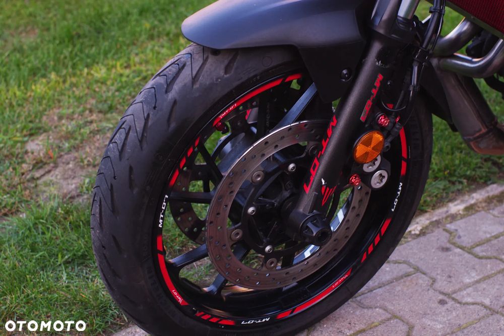 Yamaha MT - 27