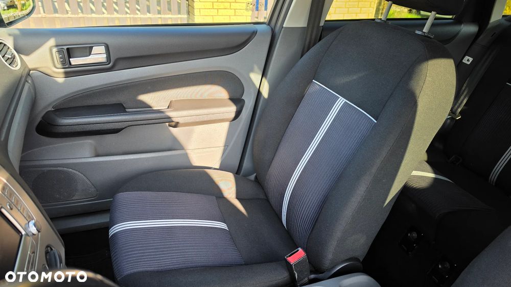 Ford Focus 1.6 Ambiente - 16