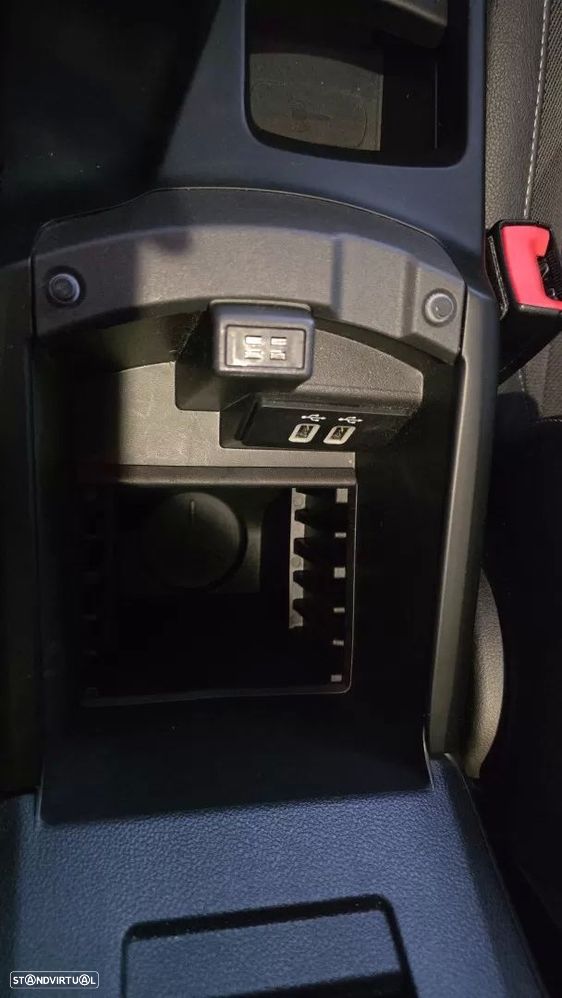 Ford C-Max 1.0 SCTi Titanium S/S - 23