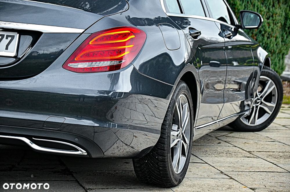Mercedes-Benz Klasa C 180 7G-TRONIC Exclusive - 15