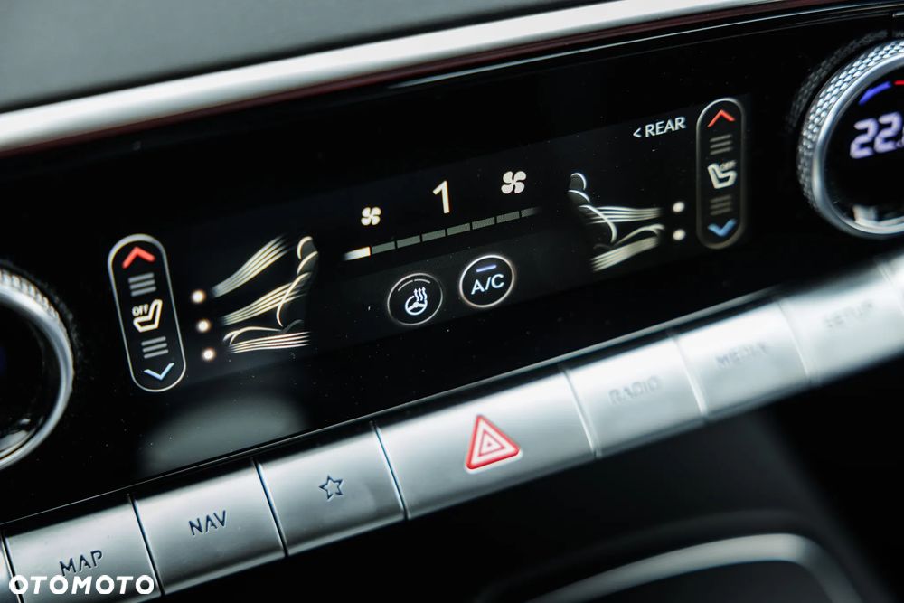 Genesis GV70 2.2 AWD AT8 Luxury Line - 28