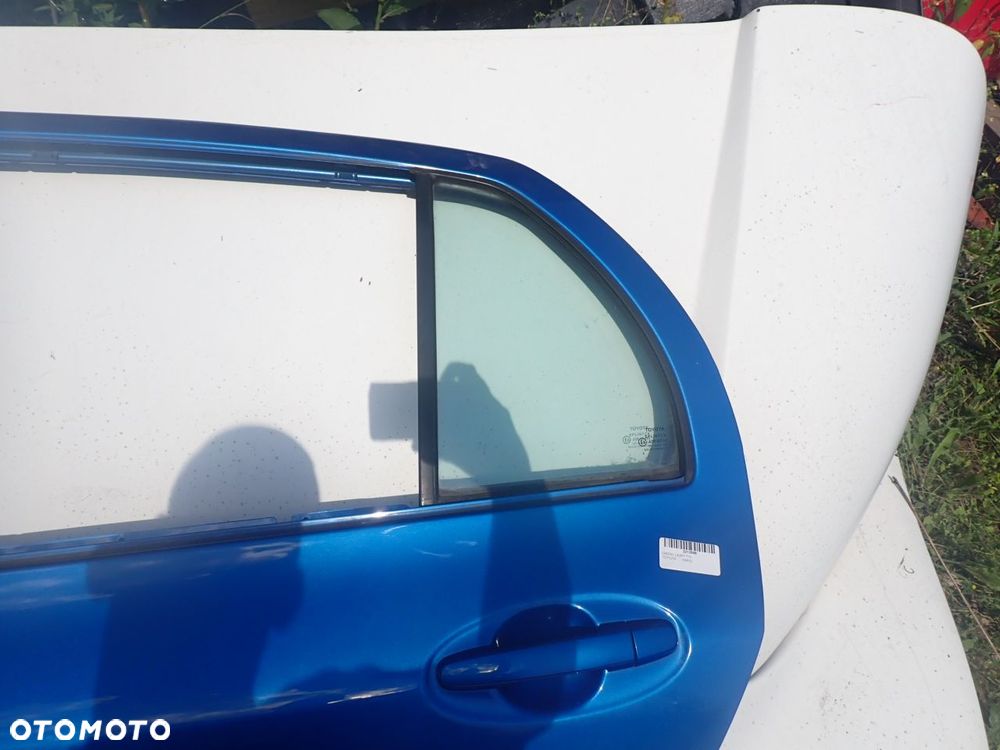 DRZWI LEWY TYŁ TOYOTA YARIS II KOL: 8T0 - 3