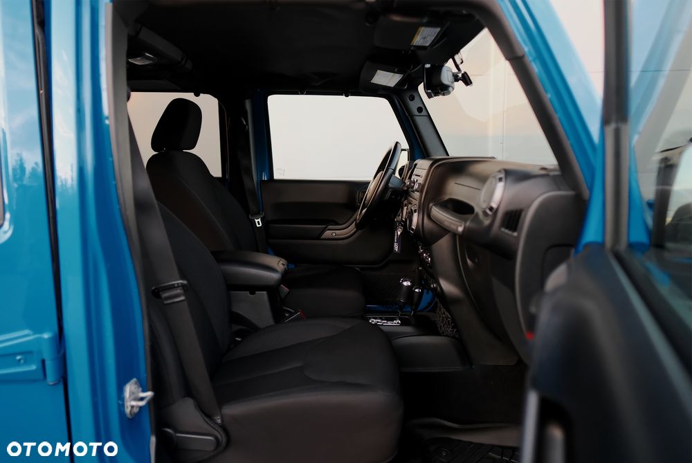 Jeep Wrangler 3.6 Unlim X - 26