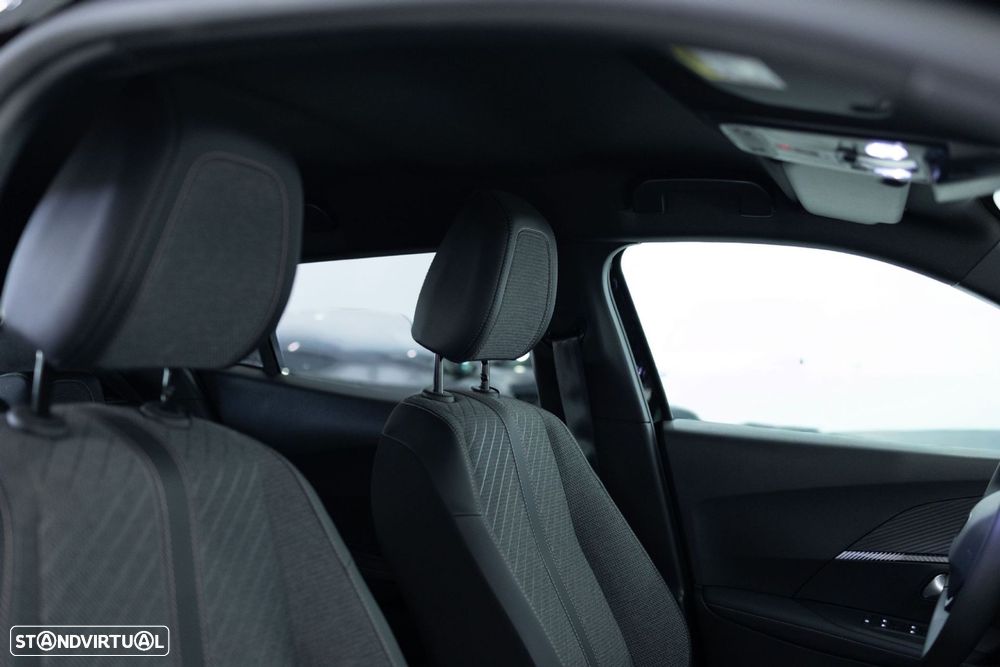 Peugeot 2008 1.2 Hybrid Allure e-DCS6 - 36