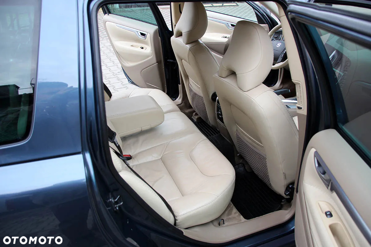 Volvo XC 70 D5 AWD Momentum - 27