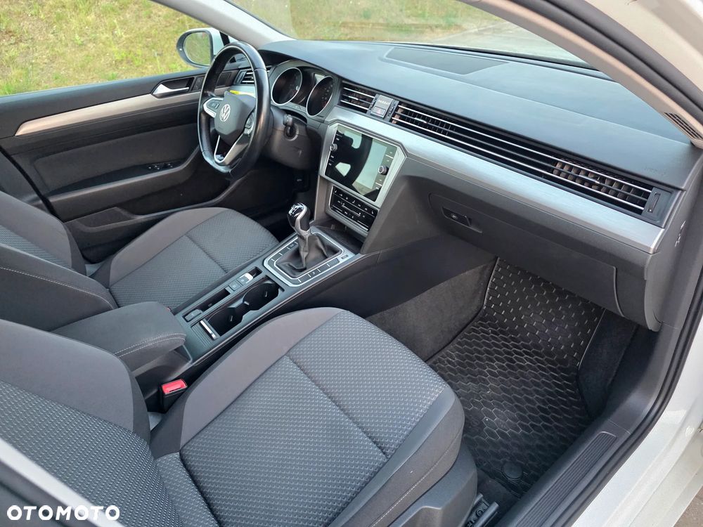 Volkswagen Passat - 16