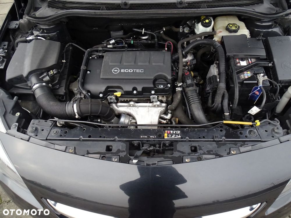 Opel Astra 1.4 T Executive - 10