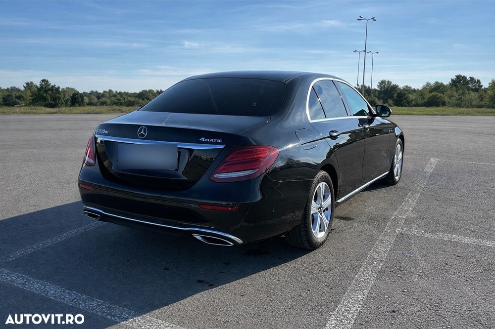 Mercedes-Benz E 220 d 4MATIC Aut. - 4