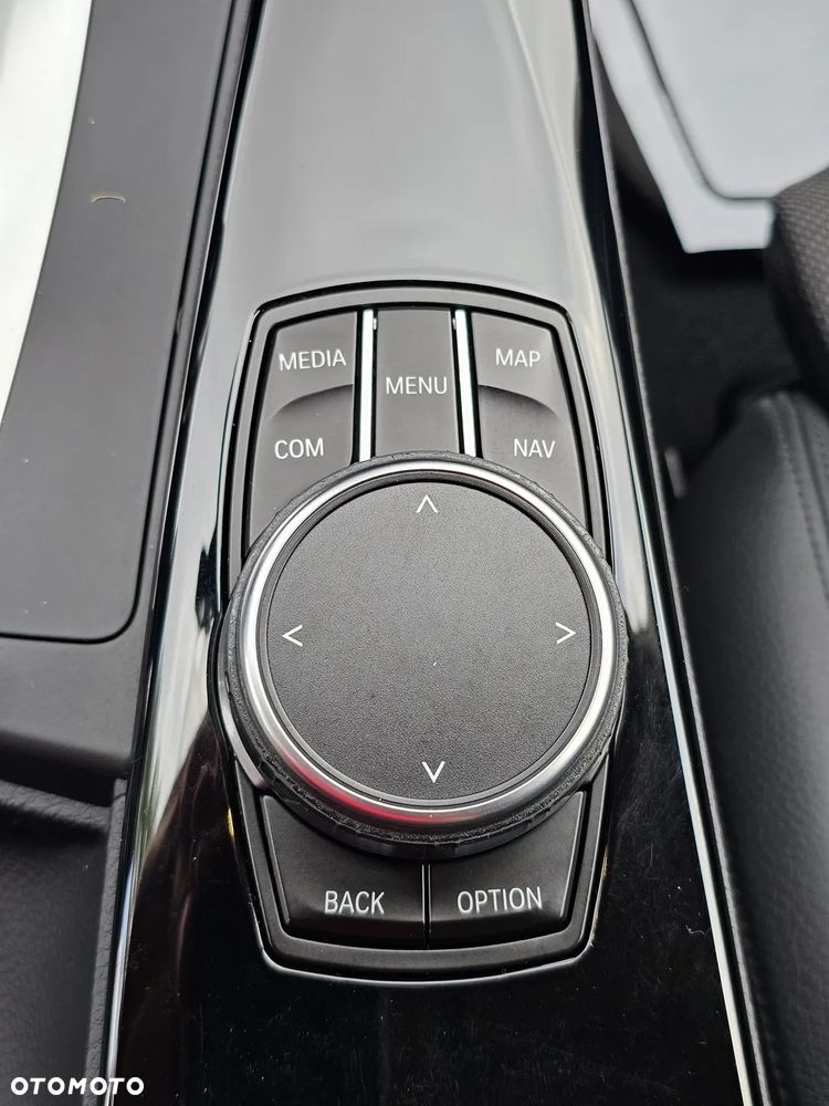 BMW Seria 3 318d Sport Line - 31