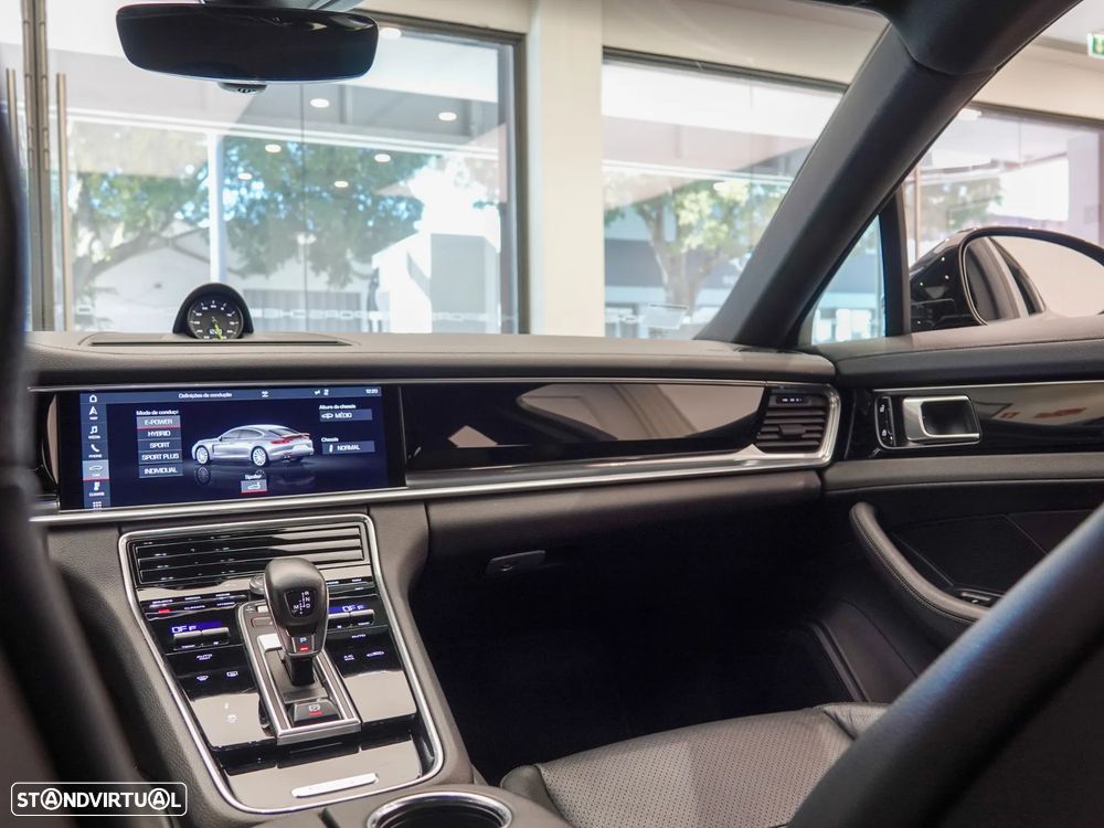 Porsche Panamera 4 E-Hybrid - 37