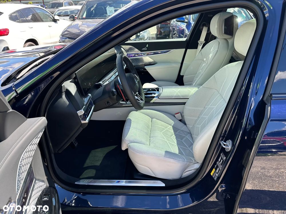 BMW Seria 7 M760e PHEV xDrive sport - 6