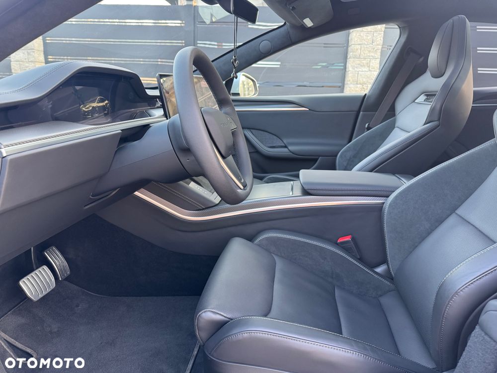 Tesla Model S - 25