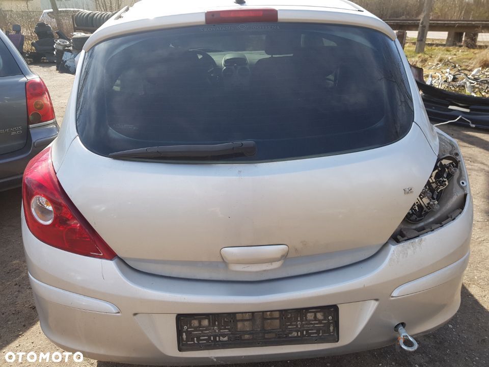 klapa corsa d z157 3 drzwi