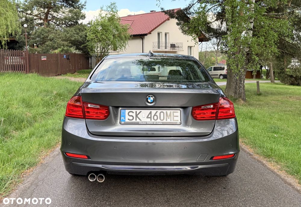 BMW Seria 3 328i xDrive Sport Line - 9