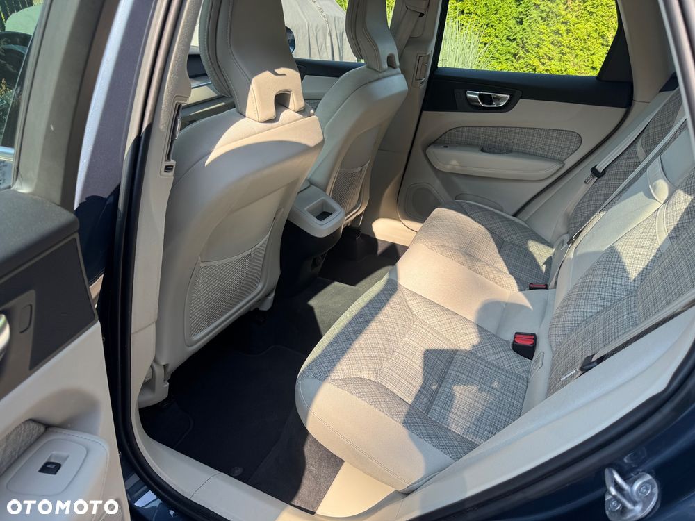 Volvo XC 60 B5 B AWD Core - 17