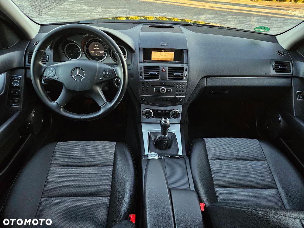 Mercedes-Benz Klasa C 180 CGI BlueEFFICIENCY Avantgarde - 3