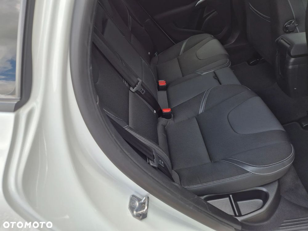 Volvo V40 D2 Drive-E R-Design Momentum - 13