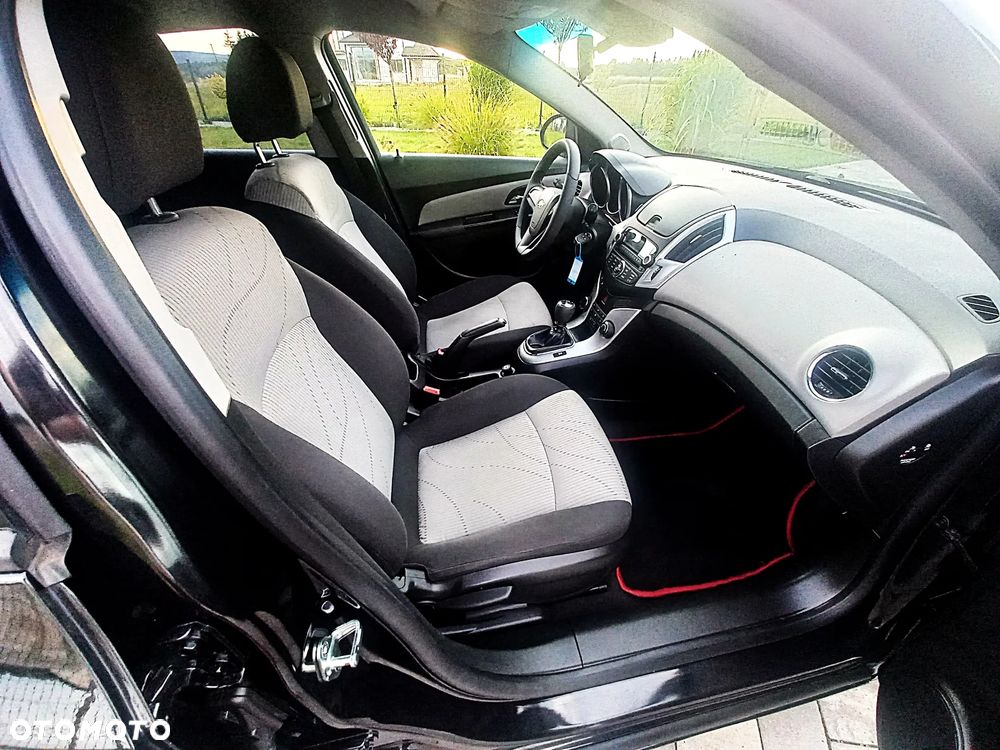 Chevrolet Cruze Station Wagon 1.6 LS - 11