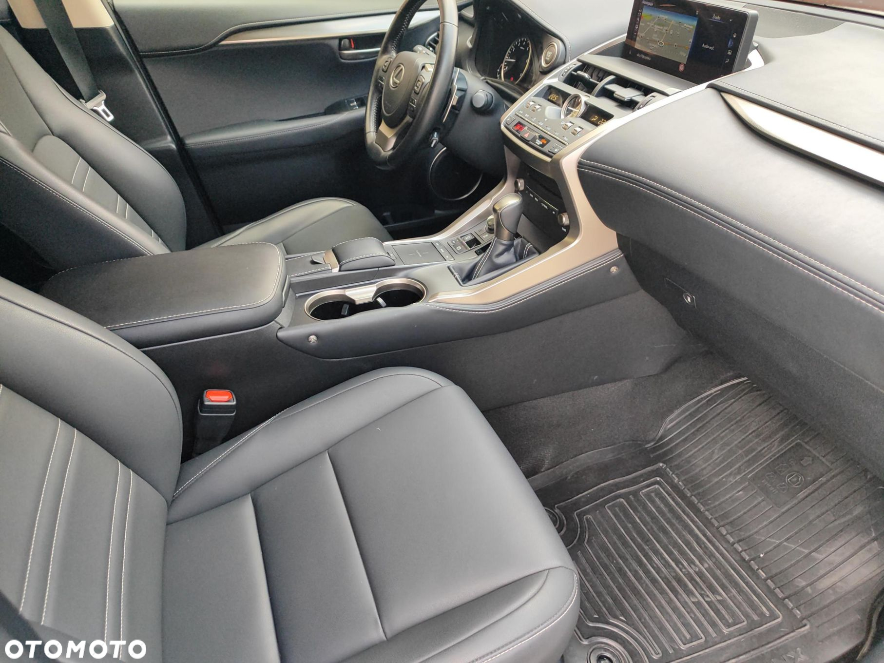 Lexus NX 300 F Impression AWD - 12
