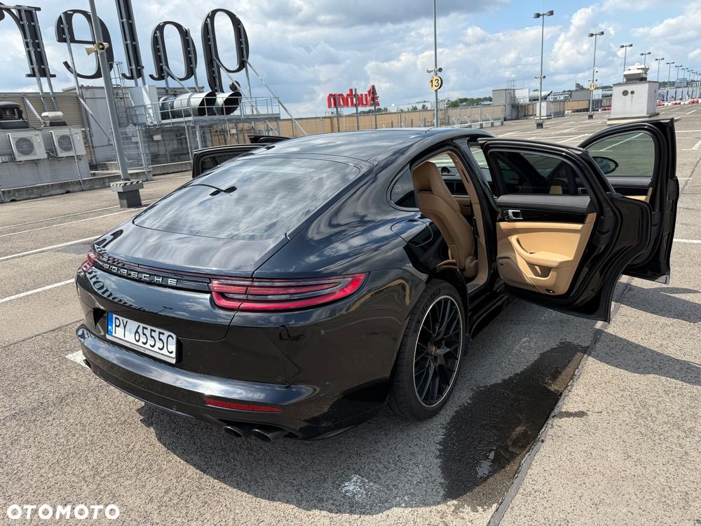 Porsche Panamera 4 - 30
