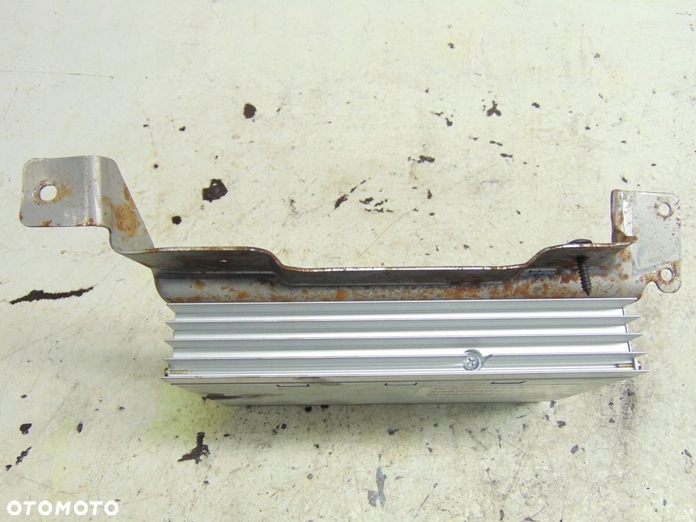 WZMACNIACZ RADIA AUDIO CHRYSLER 300C EUROPA - 3