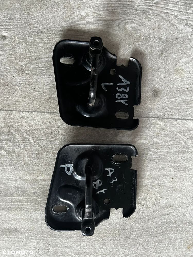 ZAMEK RYGIEL MASKI AUDI Q3 83A 81A823186A 81A823185A - 2