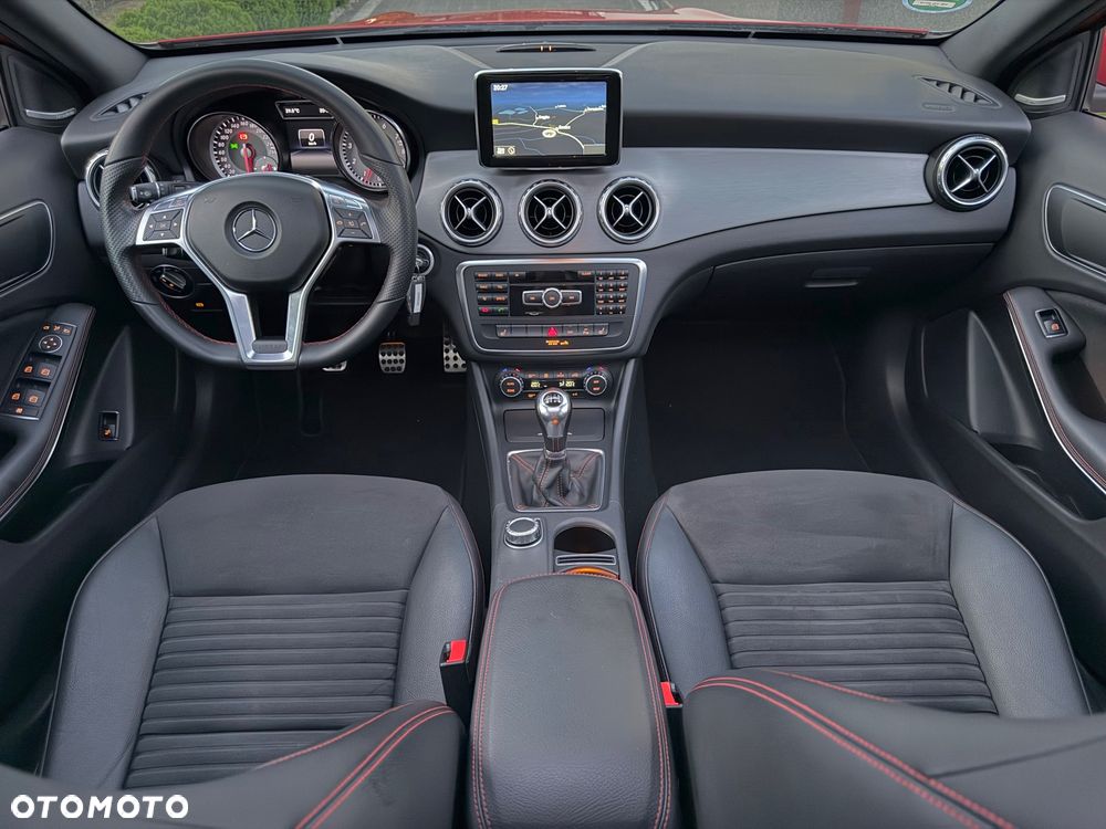 Mercedes-Benz GLA 200 AMG Line - 10