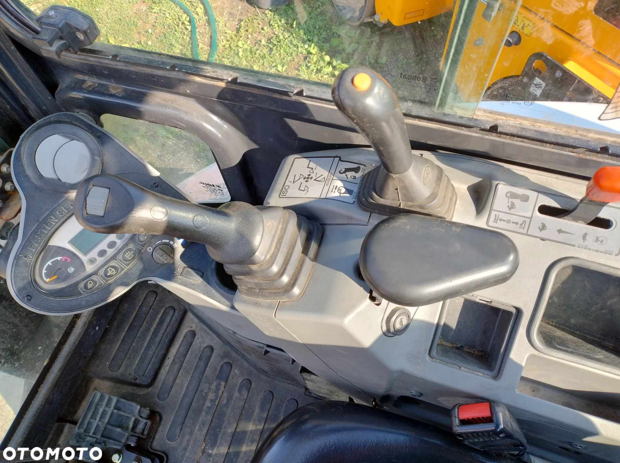Bobcat E25 - 11