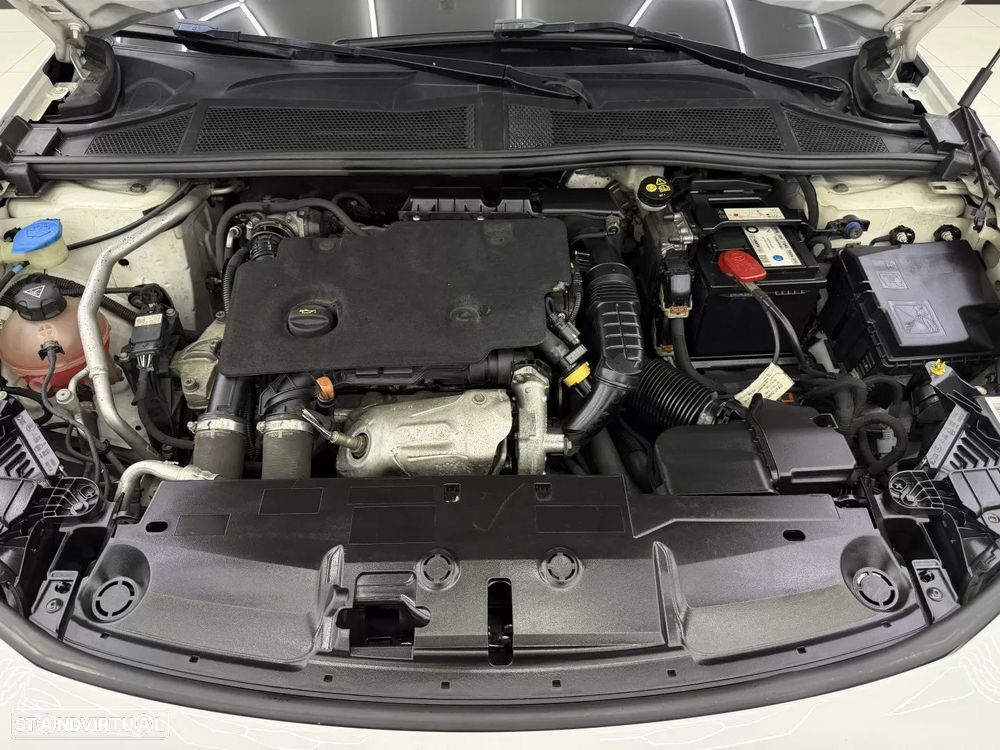 Peugeot 308 BlueHDi 130 EAT8 Active Pack — fotografia 14