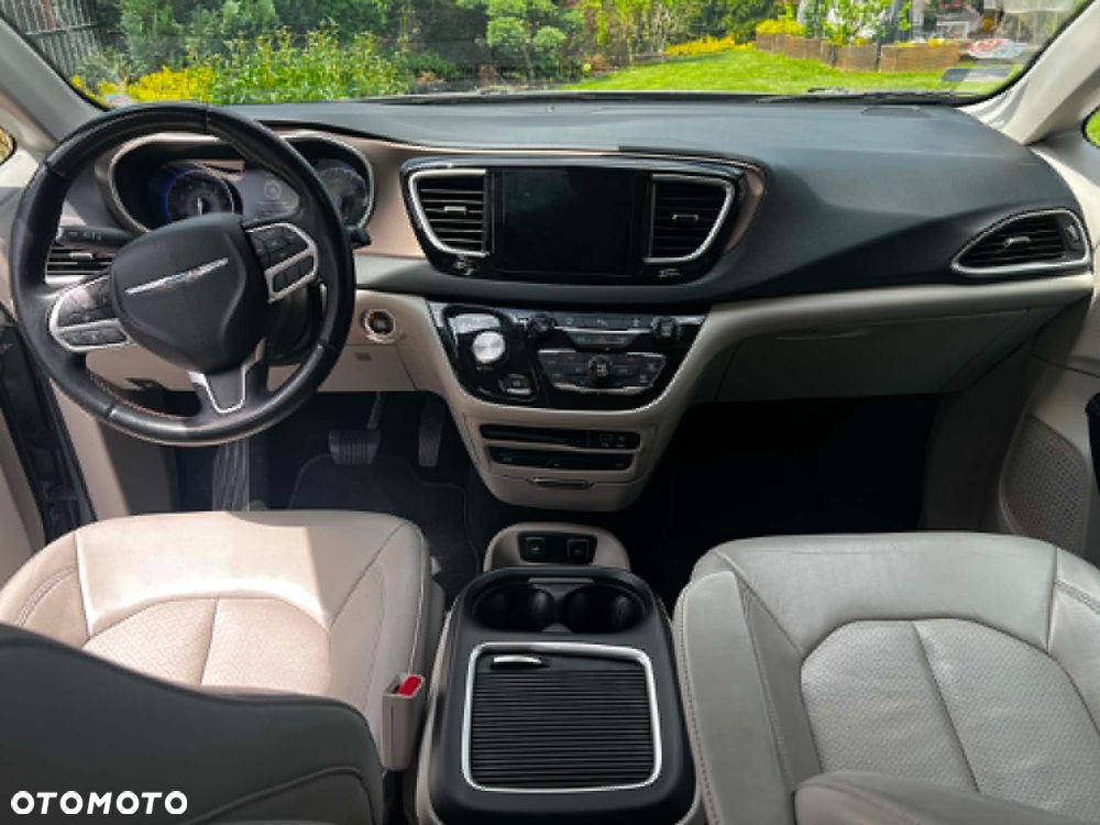 Chrysler Pacifica - 5