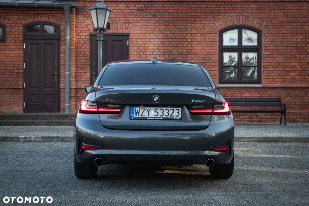 BMW Seria 3 330i xDrive Sport Line - 10
