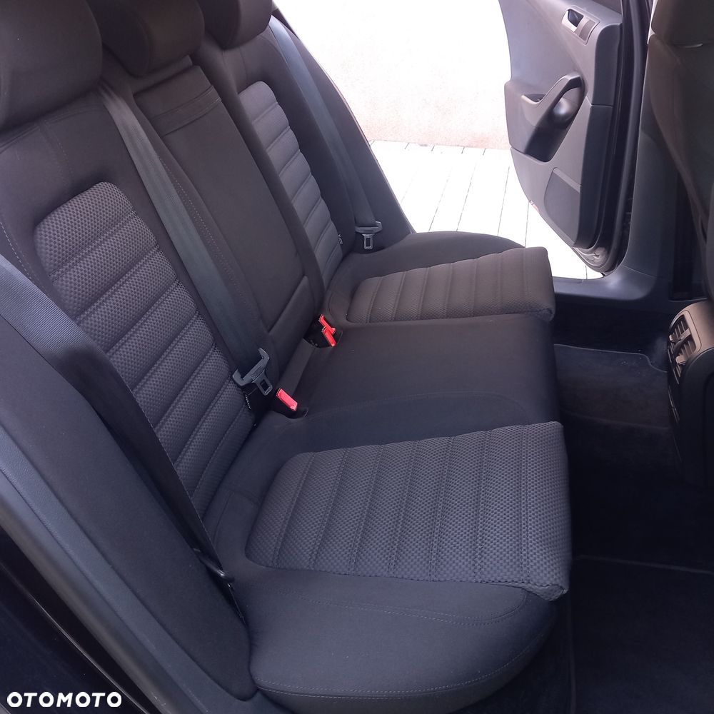 Volkswagen Passat 1.8 TSI R-Line Edition Plus - 19