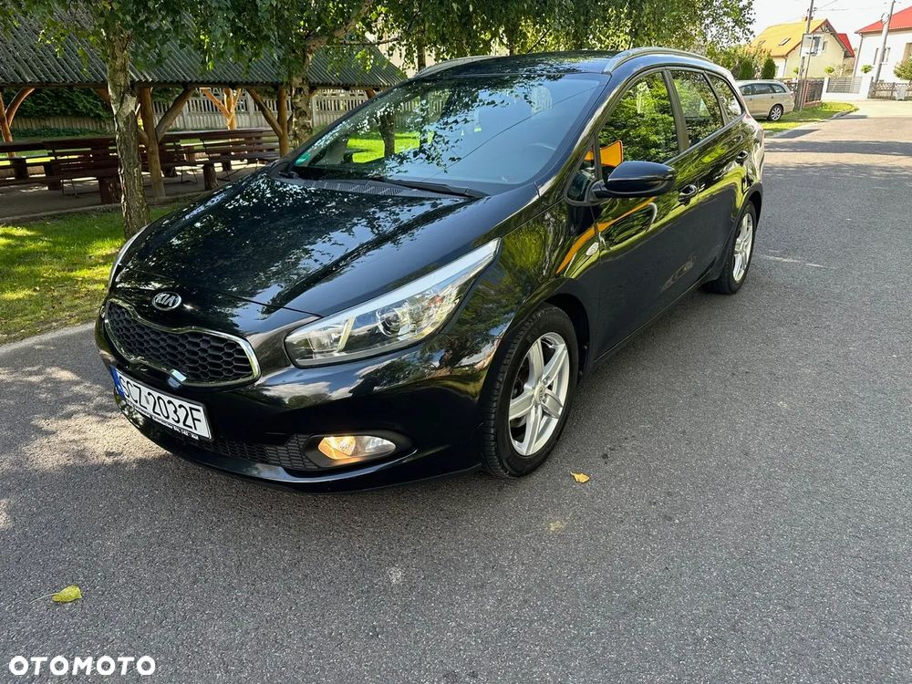 Kia Ceed 1.6 GDI Dream Team Edition - 1