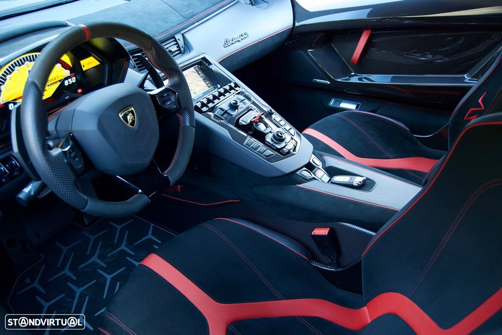 Lamborghini Aventador 6.5 V12 LP750-4 SV - 33