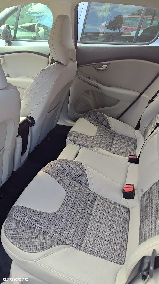 Volvo V40 D2 Drive-E Momentum - 27