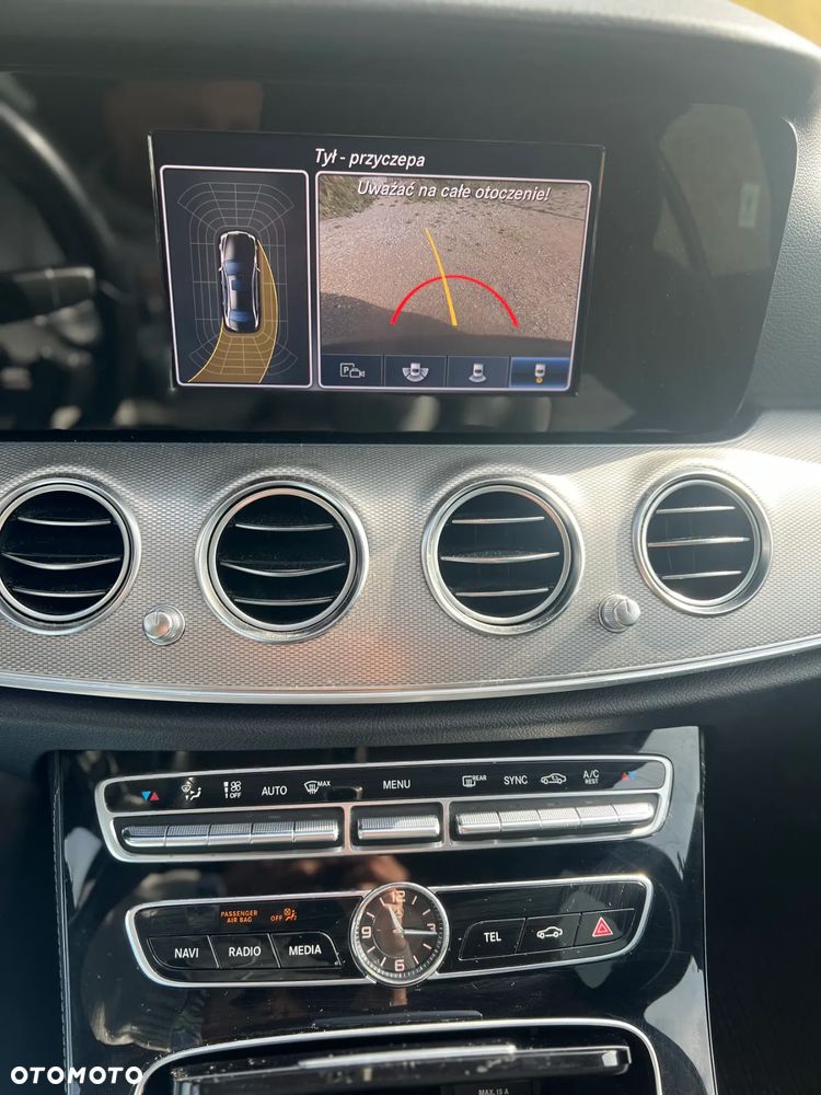 Mercedes-Benz Klasa E 220 d T 9G-TRONIC - 15