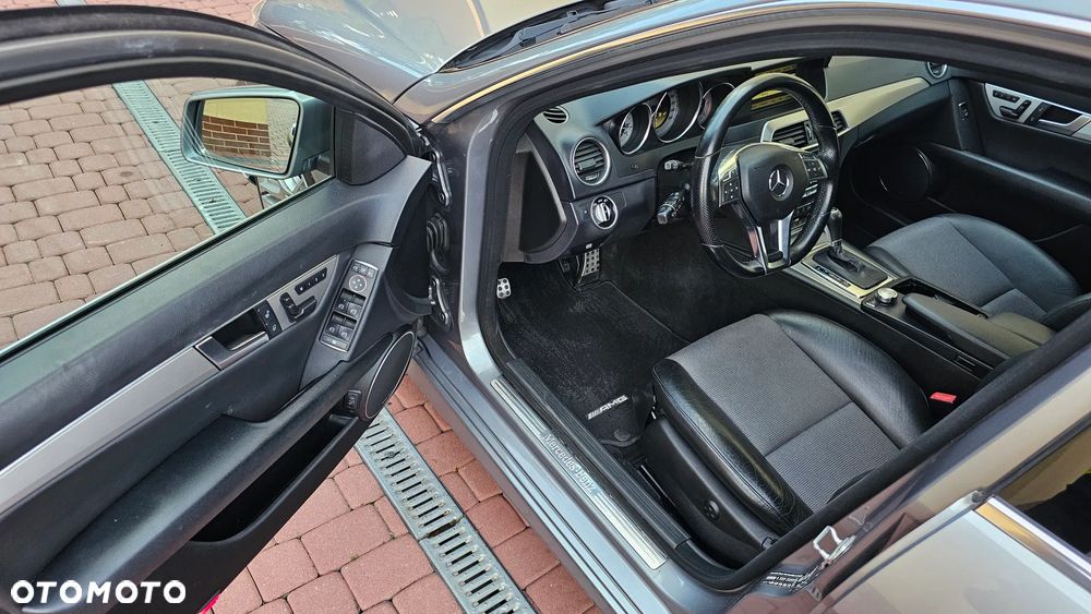 Mercedes-Benz Klasa C 350 T CDI DPF (BlueEFFICIENCY) 7G-TRONIC Avantgarde - 30