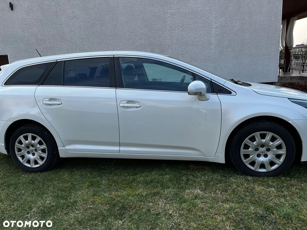 Toyota Avensis 2.0 D-4D Active - 12