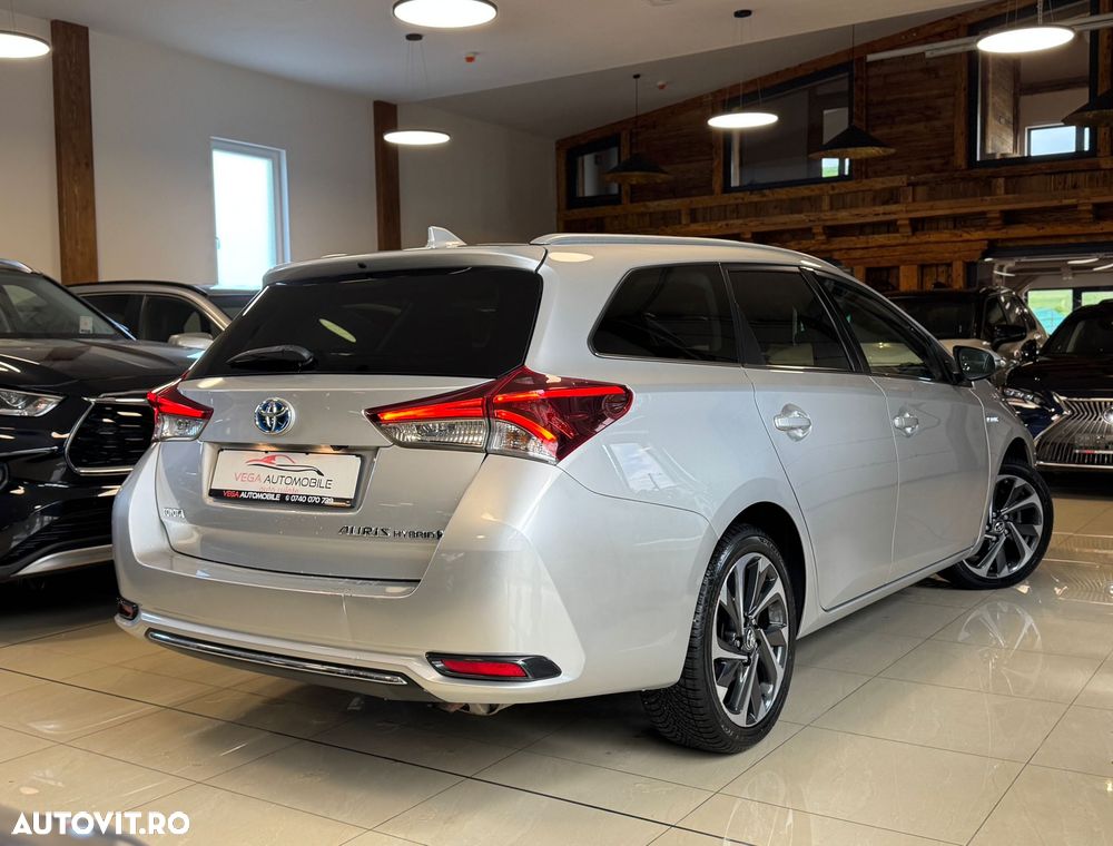 Toyota Auris 1.8 L VVT-i Sol + - 4