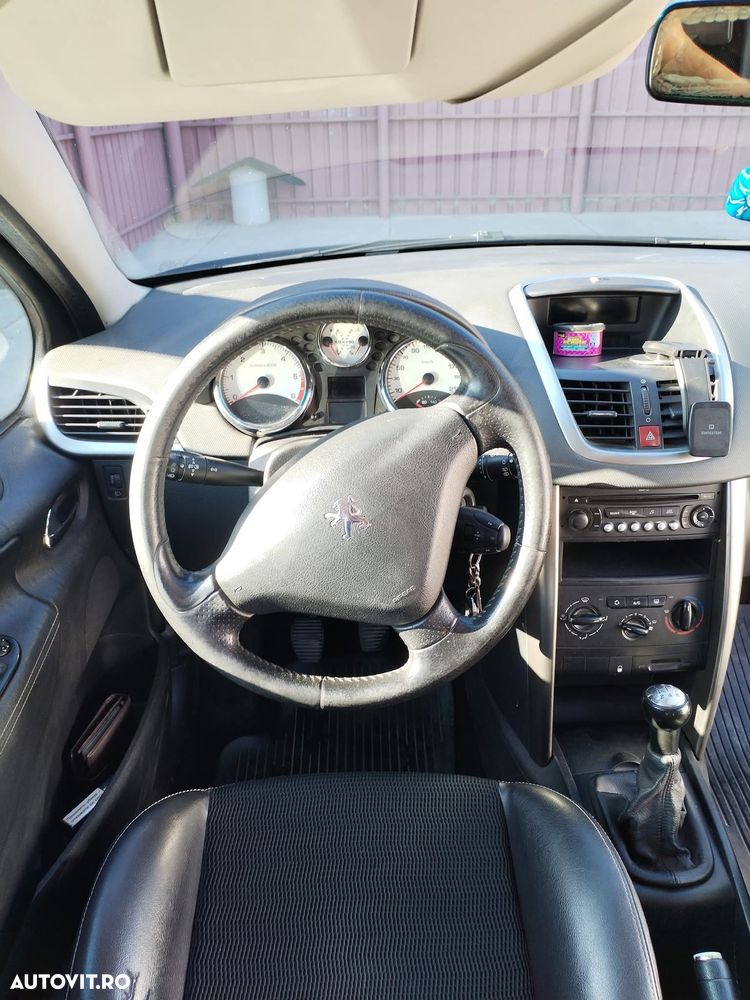 Peugeot 207 90 HDi FAP (Blue Lion) Sport - 10