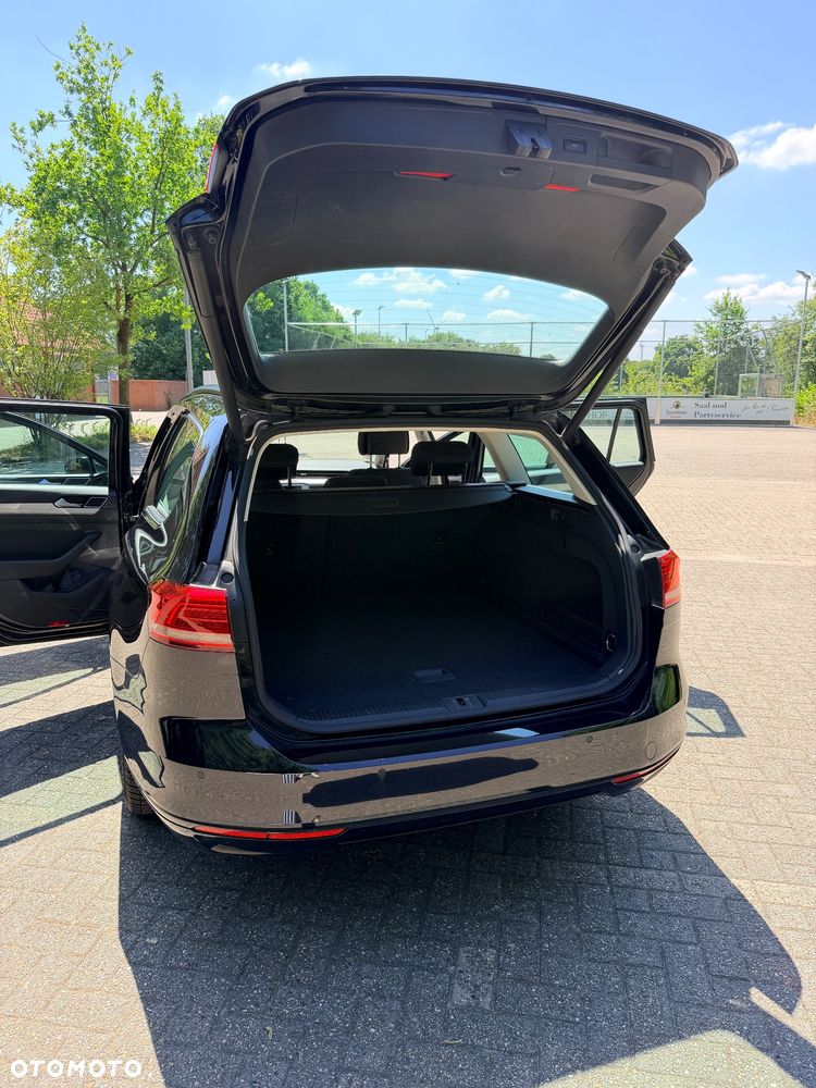 Volkswagen Passat - 11