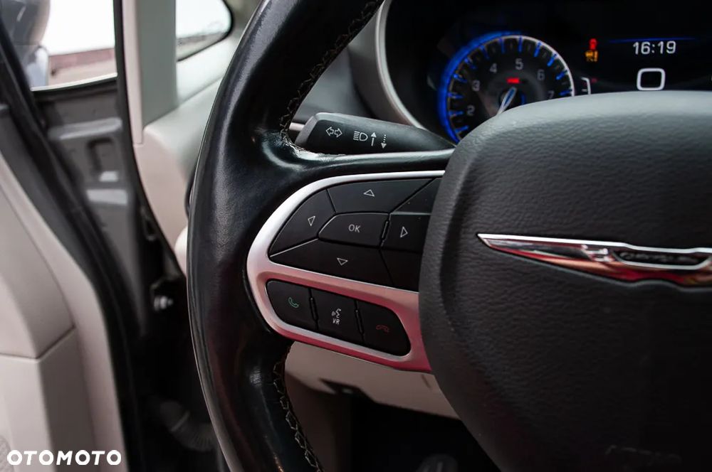 Chrysler Pacifica - 38