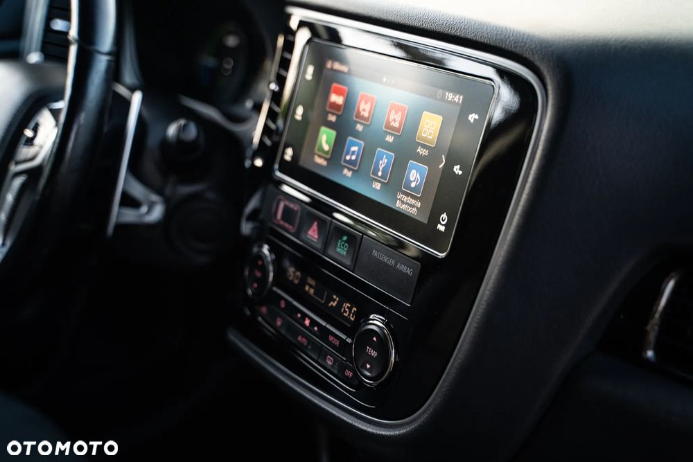 Mitsubishi Outlander - 16