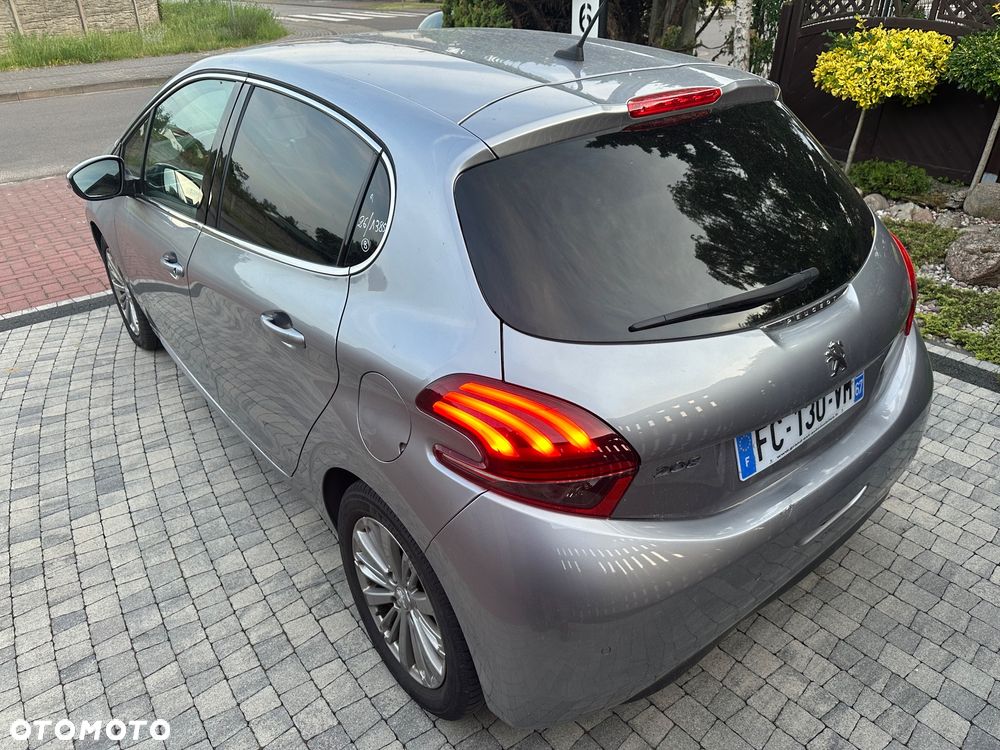 Peugeot 208 - 10