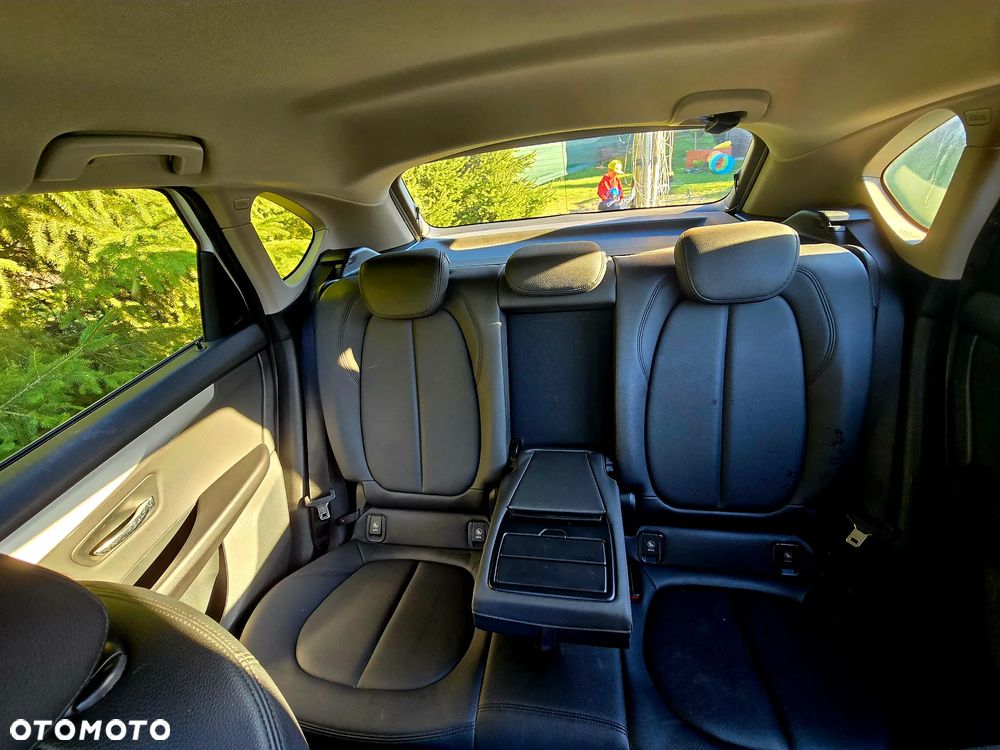 BMW Seria 2 216d - 32