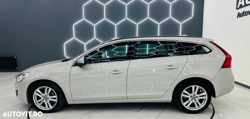 Volvo V60 D4 Geartronic Momentum - 34