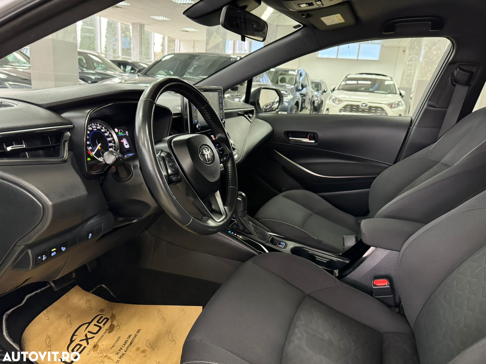 Toyota Corolla 1.8 HSD Business - 12
