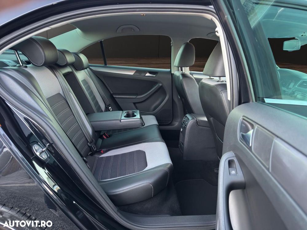 Volkswagen Jetta - 12